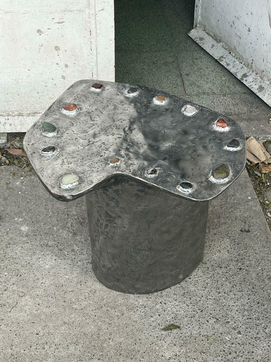 Cavity Sidetable