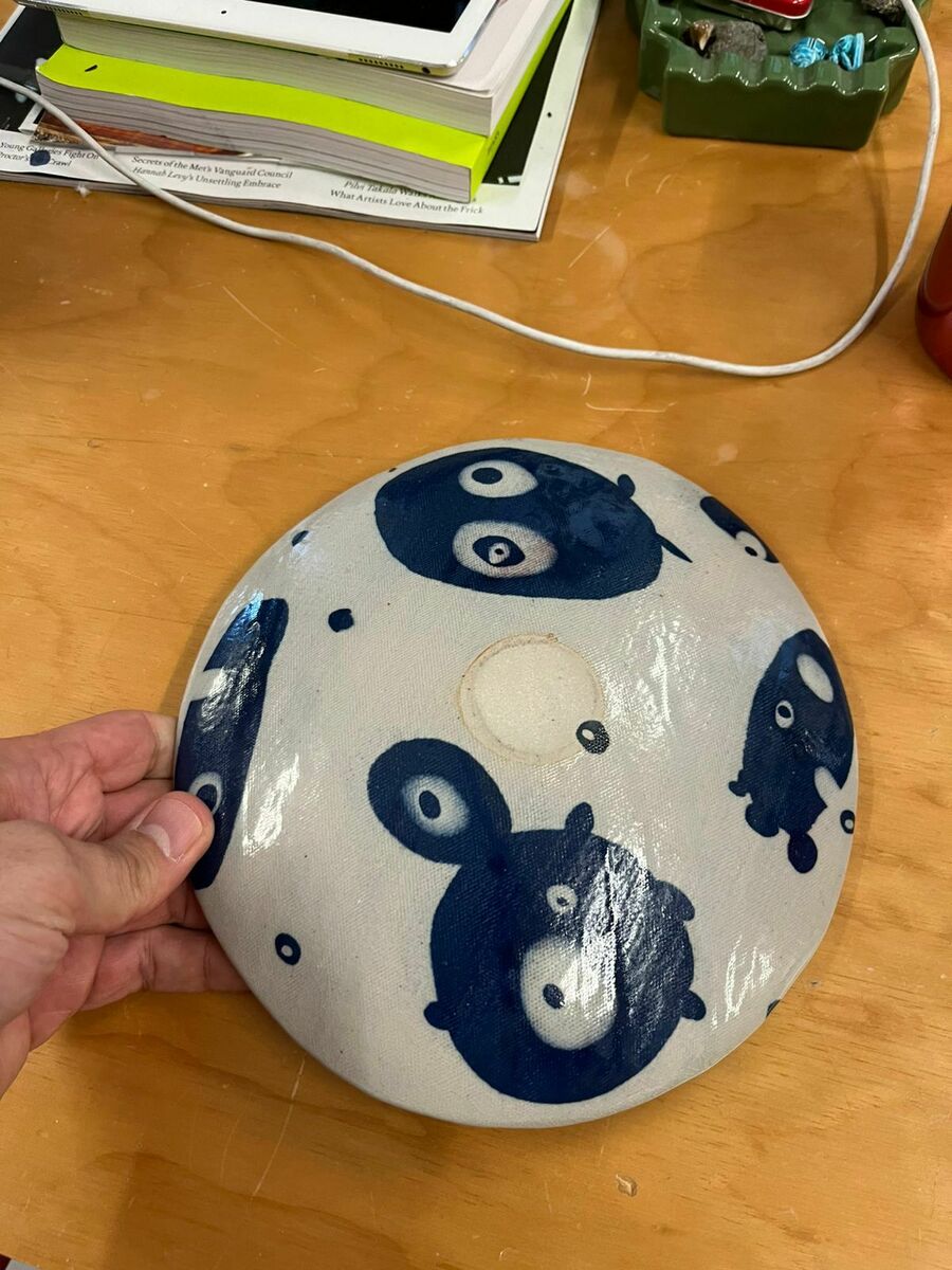 Plato Ojos Azules